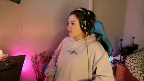 cara890713 online show from 6, 3, 2025