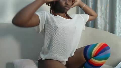 Snapshot of caramel_chocolate01 chatting on 12, 11, 2025 caramel online show from 12, 11, 2025