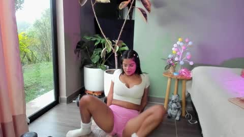 Snapshot of caramelo_xox chatting on 15, 11, 2025 online show from 15, 11, 2025