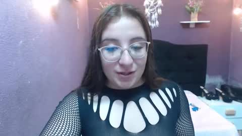 Snapshot of carla_999 chatting on 12, 11, 2025 carla_999 online show from 12, 11, 2025
