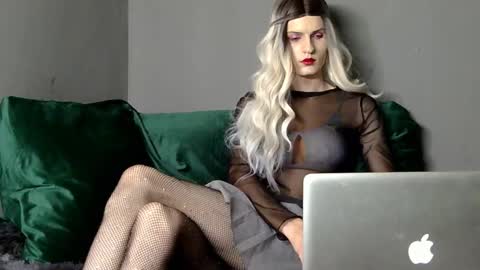 sexy online show from 14, 9, 2025