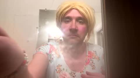 Snapshot of carlacee chatting on 9, 11, 2025 carlacee online show from 9, 11, 2025