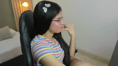 Snapshot of carlina_15 chatting on 28, 10, 2025 C A R L I N A online show from 28, 10, 2025