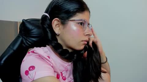 Snapshot of carlina_15 chatting on 11, 11, 2025 C A R L I N A online show from 11, 11, 2025