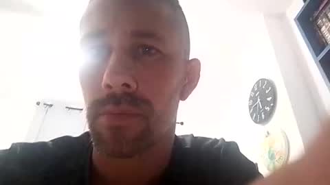 Snapshot of carloscadiz11 chatting on 15, 12, 2025 carloscadiz11 online show from 15, 12, 2025