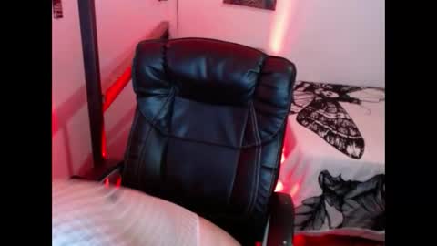 Snapshot of carmillaross chatting on 10, 1, 2025 CARMILLA ROSS online show from 10, 1, 2025