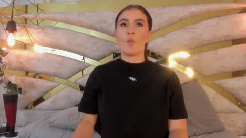 Snapshot of caro_giraldo_ chatting on 21, 10, 2025 caro_giraldo_ online show from 21, 10, 2025