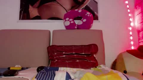 Snapshot of caro_milf_ chatting on 25, 12, 2024 Caro milf online show from 25, 12, 2024