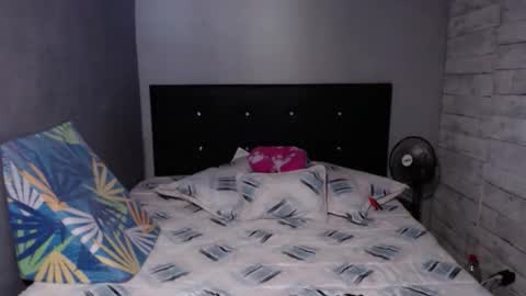 Snapshot of caro_milf_ chatting on 8, 11, 2025 Caro milf online show from 8, 11, 2025