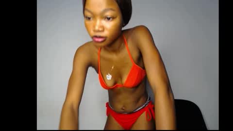 Snapshot of carobaby8 chatting on 26, 11, 2025 caroline online show from 26, 11, 2025