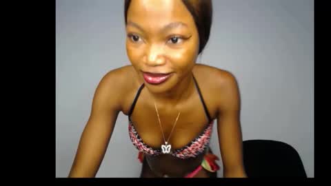 Snapshot of carobaby8 chatting on 27, 11, 2025 caroline online show from 27, 11, 2025