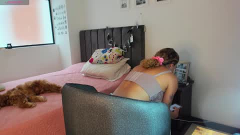 carolina_zaens online show from 8, 10, 2025