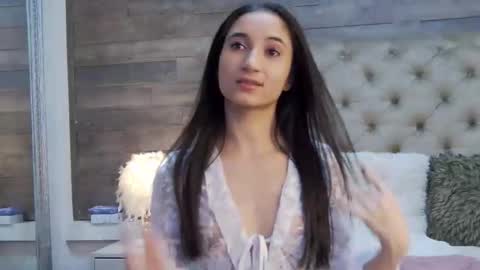 Snapshot of carolinahart chatting on 12, 11, 2025 carolinahart online show from 12, 11, 2025