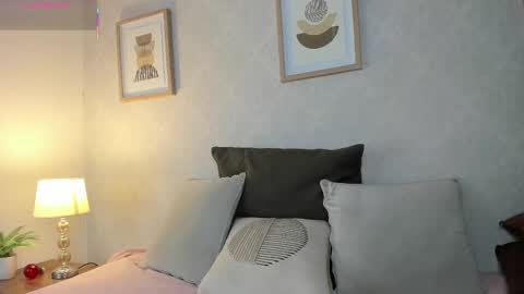 Snapshot of caroline_dh chatting on 25, 10, 2025 Caroline online show from 25, 10, 2025