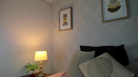 Snapshot of caroline_dh chatting on 14, 11, 2025 Caroline online show from 14, 11, 2025