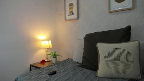 Snapshot of caroline_dh chatting on 19, 11, 2025 Caroline online show from 19, 11, 2025