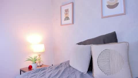 Snapshot of caroline_dh chatting on 20, 11, 2025 Caroline online show from 20, 11, 2025