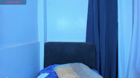 Snapshot of caroline_east chatting on 3, 11, 2025 caroline_east online show from 3, 11, 2025