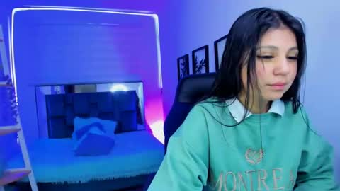 caroline_rodriguez_9 online show from 11, 9, 2025