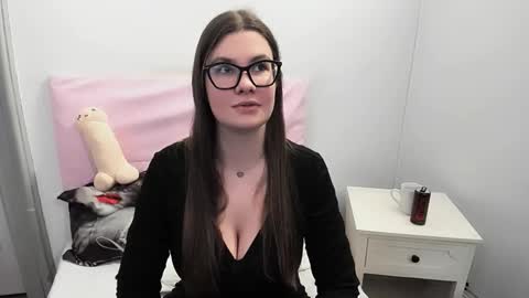 Snapshot of carolineamore chatting on 4, 3, 2026 CarolineAmore online show from 4, 3, 2026