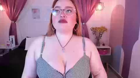 Carolinee  online show from 16, 9, 2025