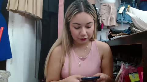 Snapshot of caroo0615 chatting on 20, 10, 2025 caroo0615 online show from 20, 10, 2025