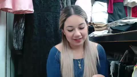 Snapshot of caroo0615 chatting on 25, 11, 2025 caroo0615 online show from 25, 11, 2025