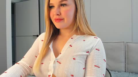 Snapshot of casey_ann chatting on 23, 11, 2025 ALEXA online show from 23, 11, 2025