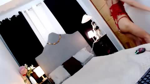 Snapshot of cassie_dolly chatting on 8, 11, 2025 CASSIE online show from 8, 11, 2025