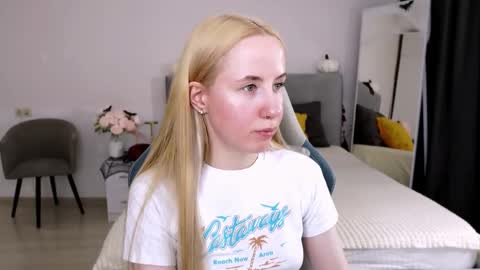 Snapshot of cassie_kelman chatting on 25, 10, 2025 Cassie online show from 25, 10, 2025