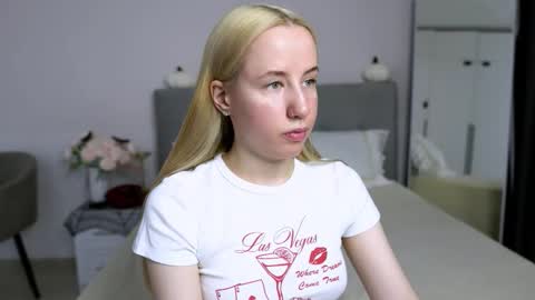 Snapshot of cassie_kelman chatting on 1, 11, 2025 Cassie online show from 1, 11, 2025