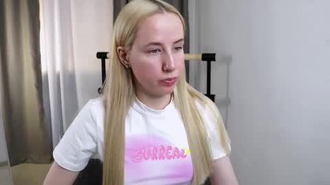 Snapshot of cassie_kelman chatting on 8, 11, 2025 Cassie online show from 8, 11, 2025