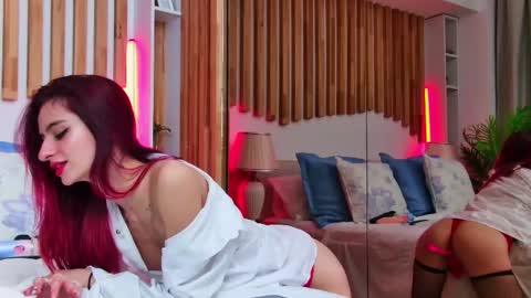 Snapshot of cassiefoxx_ chatting on 12, 11, 2025 Cassie online show from 12, 11, 2025