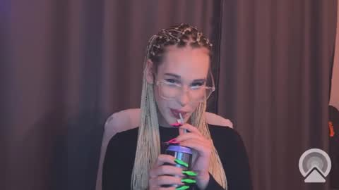 Cassie online show from 4, 12, 2024