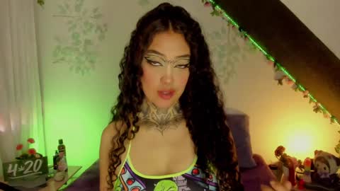 Cata green model independient online show from 23, 1, 2025