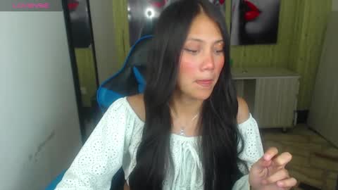 Snapshot of catalehia_milk chatting on 4, 2, 2025 C A T A L E H I A online show from 4, 2, 2025