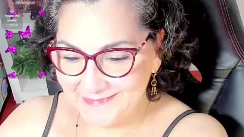 Snapshot of cataleya_mom_ chatting on 21, 10, 2025 cataleya online show from 21, 10, 2025