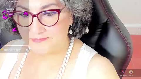 Snapshot of cataleya_mom_ chatting on 25, 10, 2025 cataleya online show from 25, 10, 2025