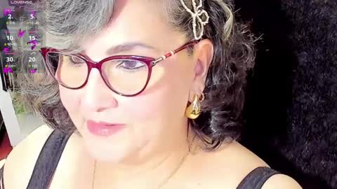 Snapshot of cataleya_mom_ chatting on 24, 11, 2025 cataleya online show from 24, 11, 2025