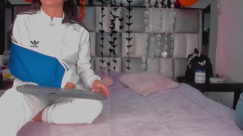 Snapshot of catalina_jade chatting on 24, 10, 2025 Cata online show from 24, 10, 2025