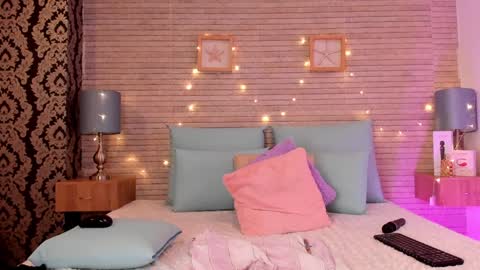 CatalinnaThompson online show from 16, 12, 2024