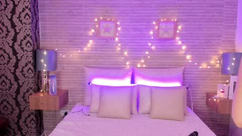 CatalinnaThompson online show from 29, 1, 2025