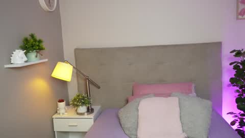 Caterine Zapata  online show from 15, 12, 2024