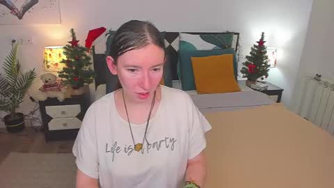 Snapshot of catherinewalls chatting on 7, 1, 2025 Catrin online show from 7, 1, 2025