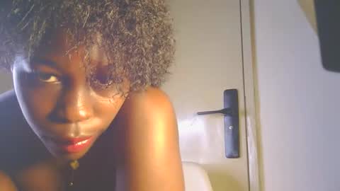 Snapshot of cathynoir chatting on 11, 10, 2025 catrine online show from 11, 10, 2025