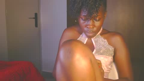 Snapshot of cathynoir chatting on 16, 10, 2025 catrine online show from 16, 10, 2025