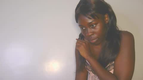 Snapshot of cathynoir chatting on 21, 10, 2025 catrine online show from 21, 10, 2025