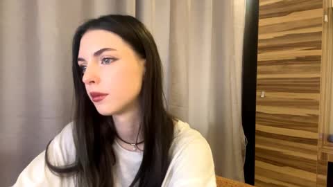 Polly online show from 7, 4, 2026