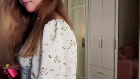 Lina  online show from 18, 9, 2025