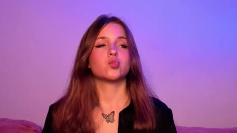 Lina  online show from 28, 9, 2025